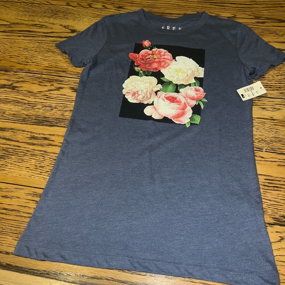 NWT juniors SM Free State Tee